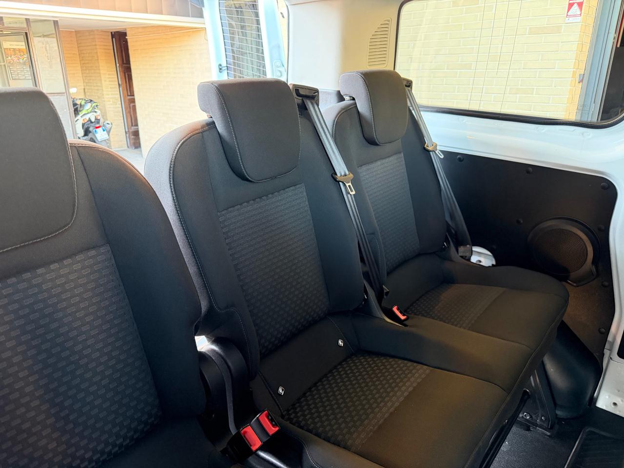FORD Transit Custom 320 2.0 EcoBlue Hybrid 130 PC Combi Trend - 10