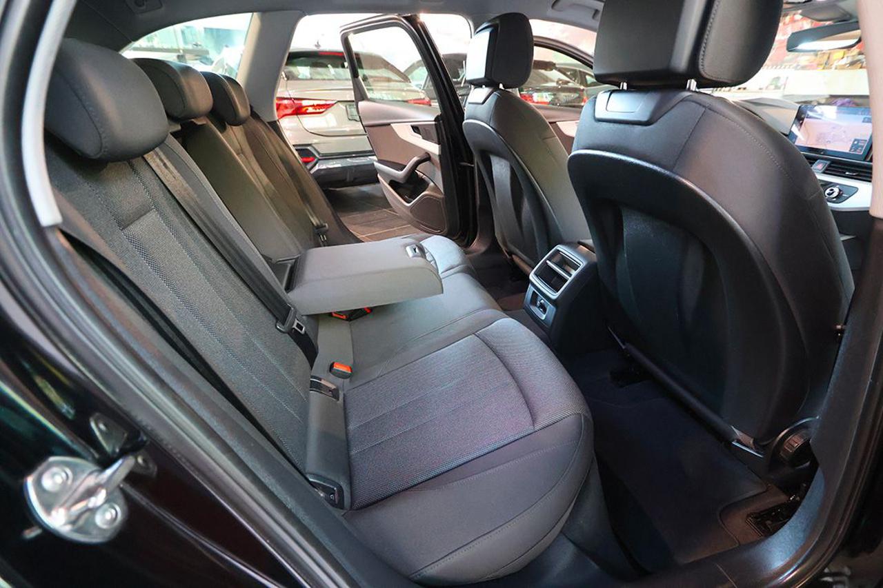 AUDI A4 30 TDI Avant S-Tronic Business - 19
