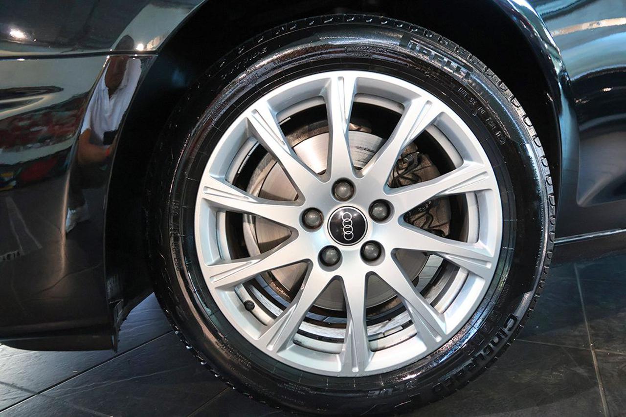 AUDI A4 30 TDI Avant S-Tronic Business - 6