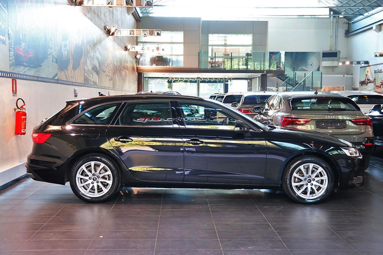 AUDI A4 30 TDI Avant S-Tronic Business - 2