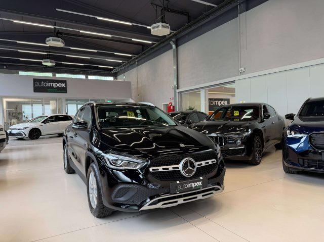 MERCEDES-BENZ GLA 200 Schwarz pastell