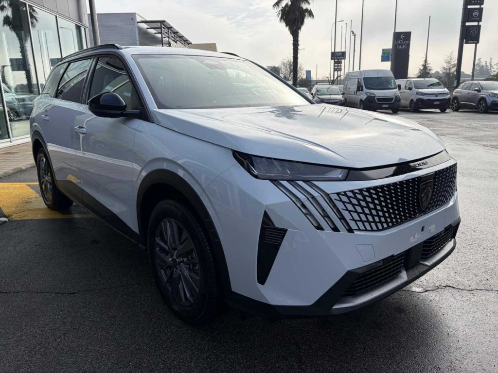 PEUGEOT 5008 Hybrid 145 e-DCS6 Allure - 4