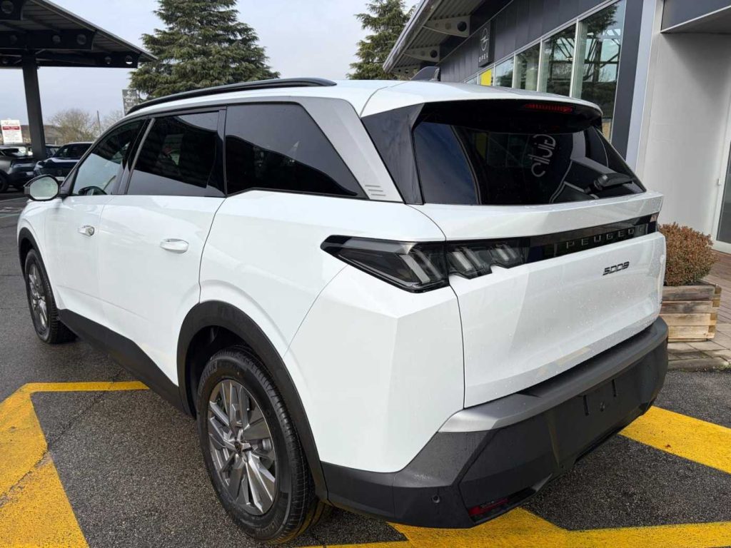PEUGEOT 5008 Hybrid 145 e-DCS6 Allure - 8