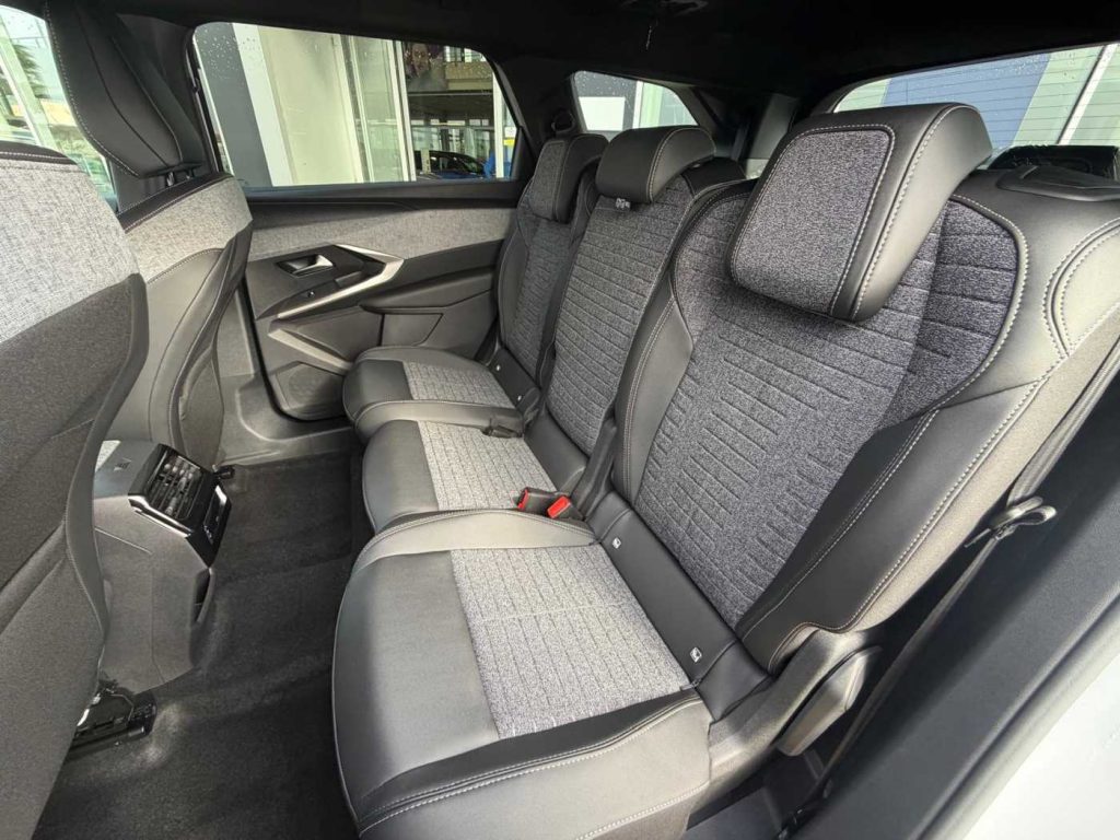 PEUGEOT 5008 Hybrid 145 e-DCS6 Allure - 11