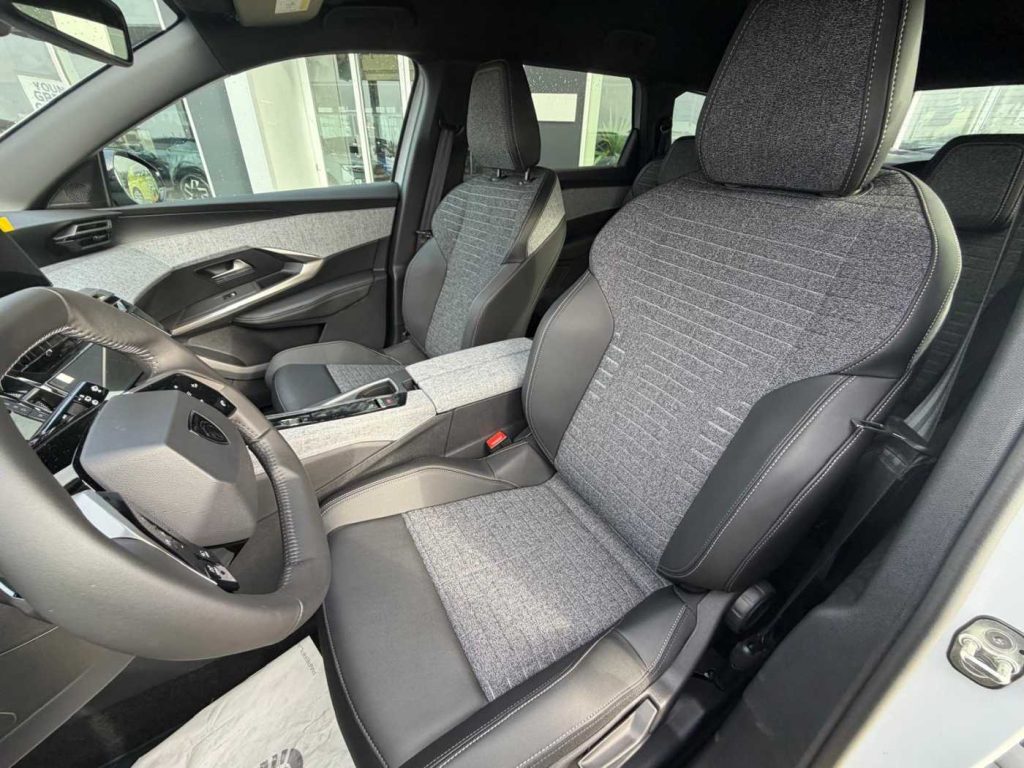 PEUGEOT 5008 Hybrid 145 e-DCS6 Allure - 14