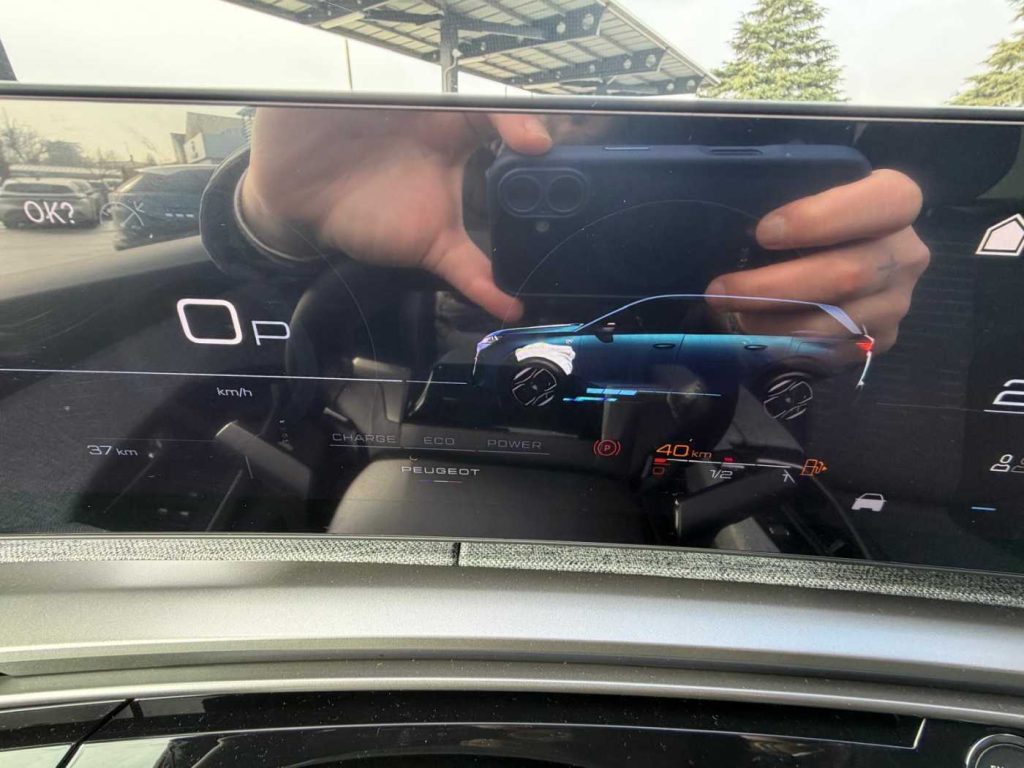 PEUGEOT 5008 Hybrid 145 e-DCS6 Allure - 17