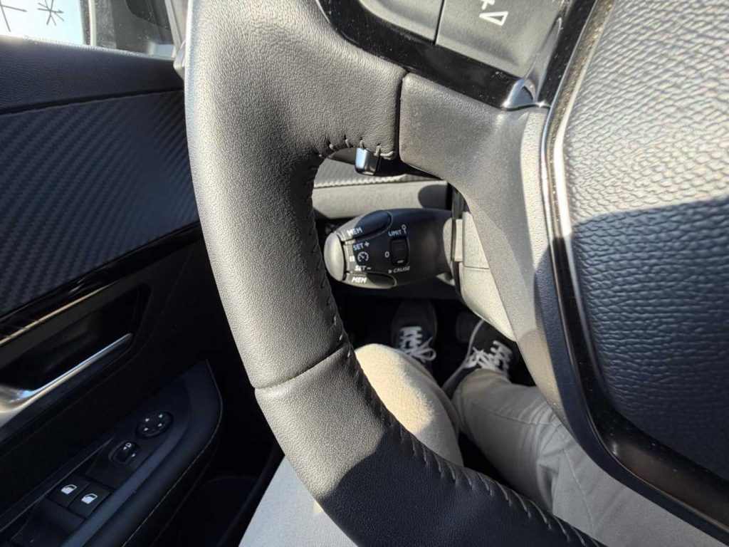 PEUGEOT 208 Hybrid 145 e-DCS6 Allure - 18