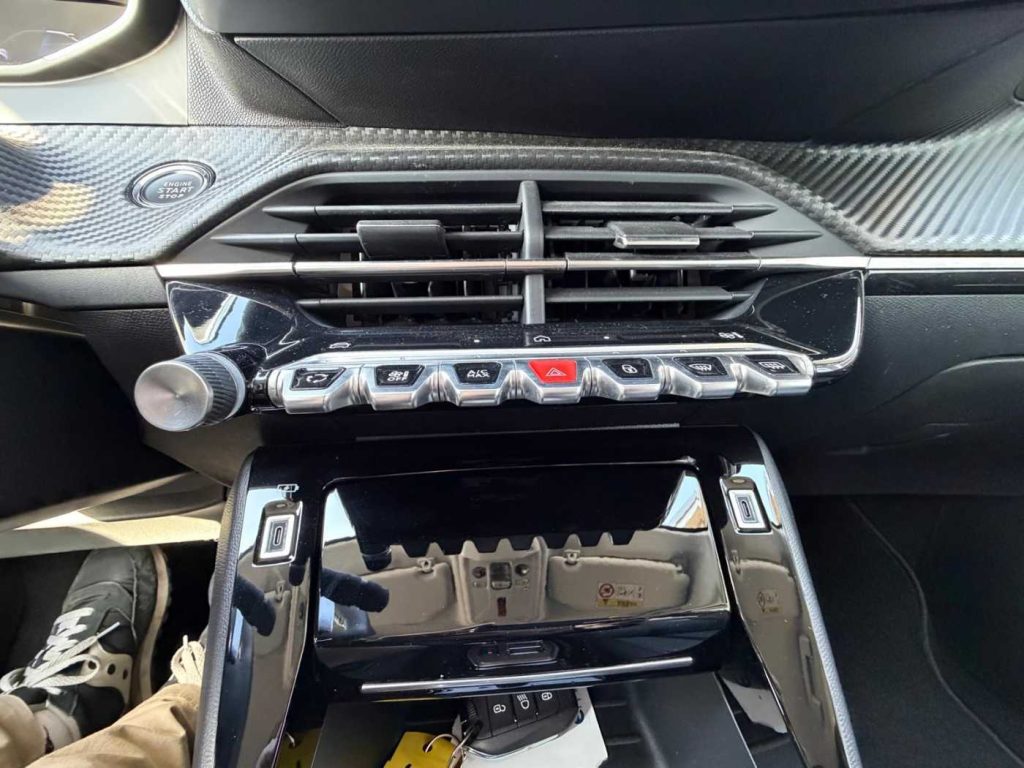 PEUGEOT 208 Hybrid 145 e-DCS6 Allure - 21