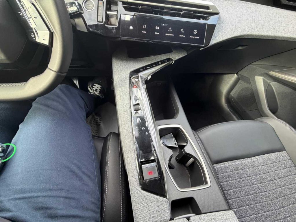 PEUGEOT 5008 Hybrid 145 e-DCS6 Allure - 18