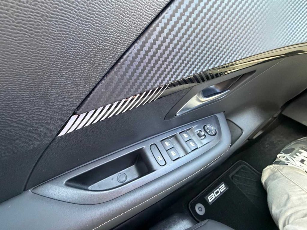 PEUGEOT 208 Hybrid 145 e-DCS6 Allure - 17