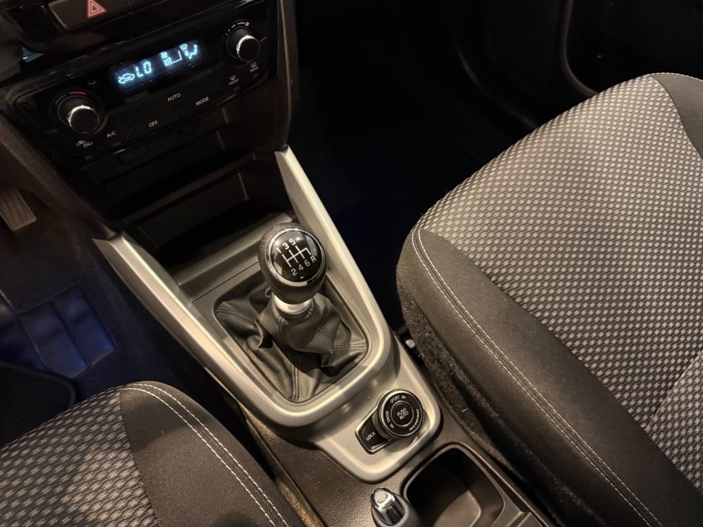 SUZUKI Vitara 1.6 DDiS Cool 4WD Radio Clima Xenon Navi - 8