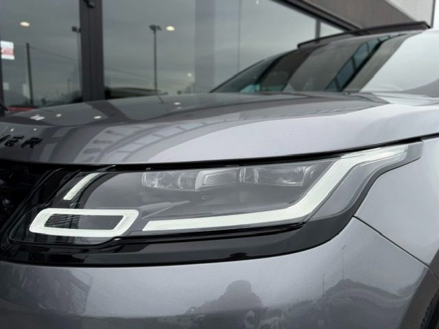 Clicca per ingrandire Range Rover Velar - 3.0D l6 300 CV R-Dynamic Black*TETTO APRIBILE/ R22