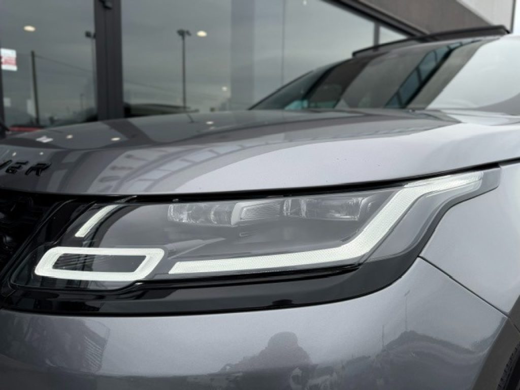 Clicca per ingrandire Range Rover Velar - 3.0D l6 300 CV R-Dynamic Black*TETTO APRIBILE/ R22