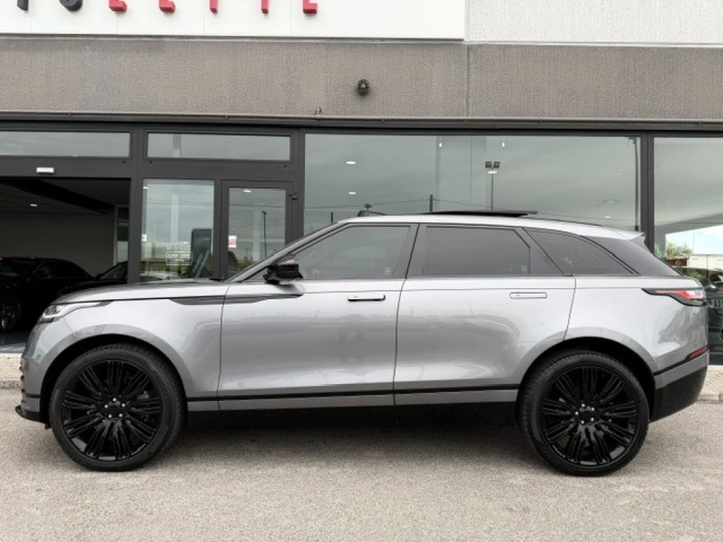 Clicca per ingrandire Range Rover Velar - 3.0D l6 300 CV R-Dynamic Black*TETTO APRIBILE/ R22