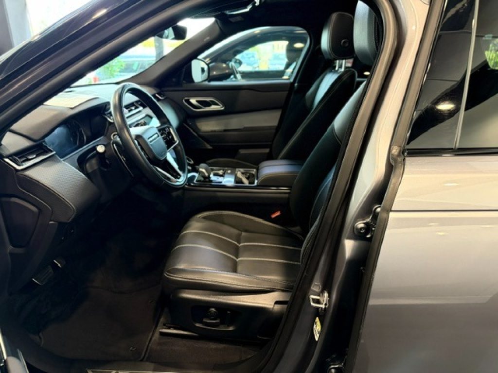 Clicca per ingrandire Range Rover Velar - 3.0D l6 300 CV R-Dynamic Black*TETTO APRIBILE/ R22