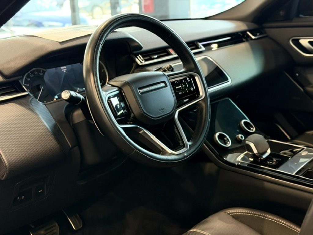 Clicca per ingrandire Range Rover Velar - 3.0D l6 300 CV R-Dynamic Black*TETTO APRIBILE/ R22