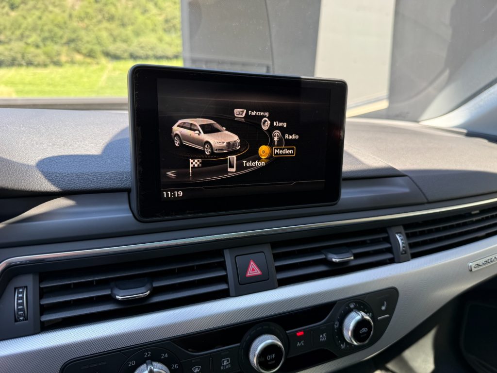AUDI A4 Avant 3.0 TDI quattro tiptronic Design Pano Navi - 12