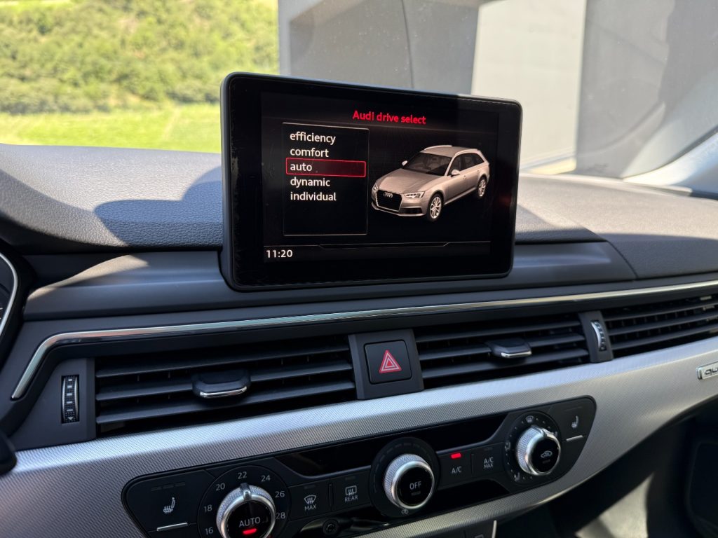 AUDI A4 Avant 3.0 TDI quattro tiptronic Design Pano Navi - 16