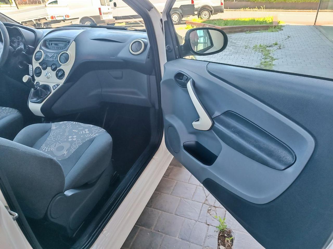 FORD Ka+ 1.2 8V 69CV - 10