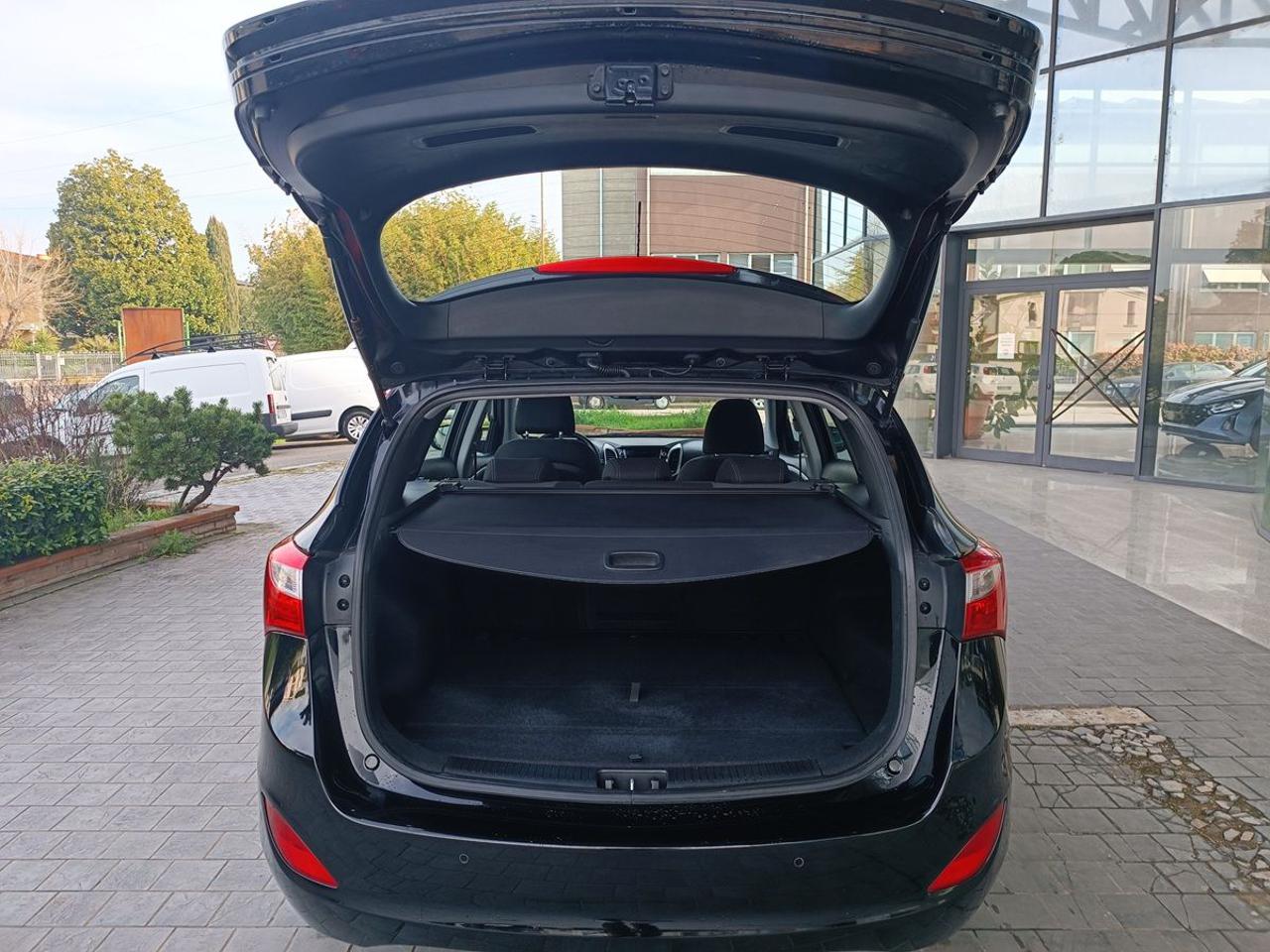HYUNDAI i30 Wagon 1.6 CRDi Comfort - 22