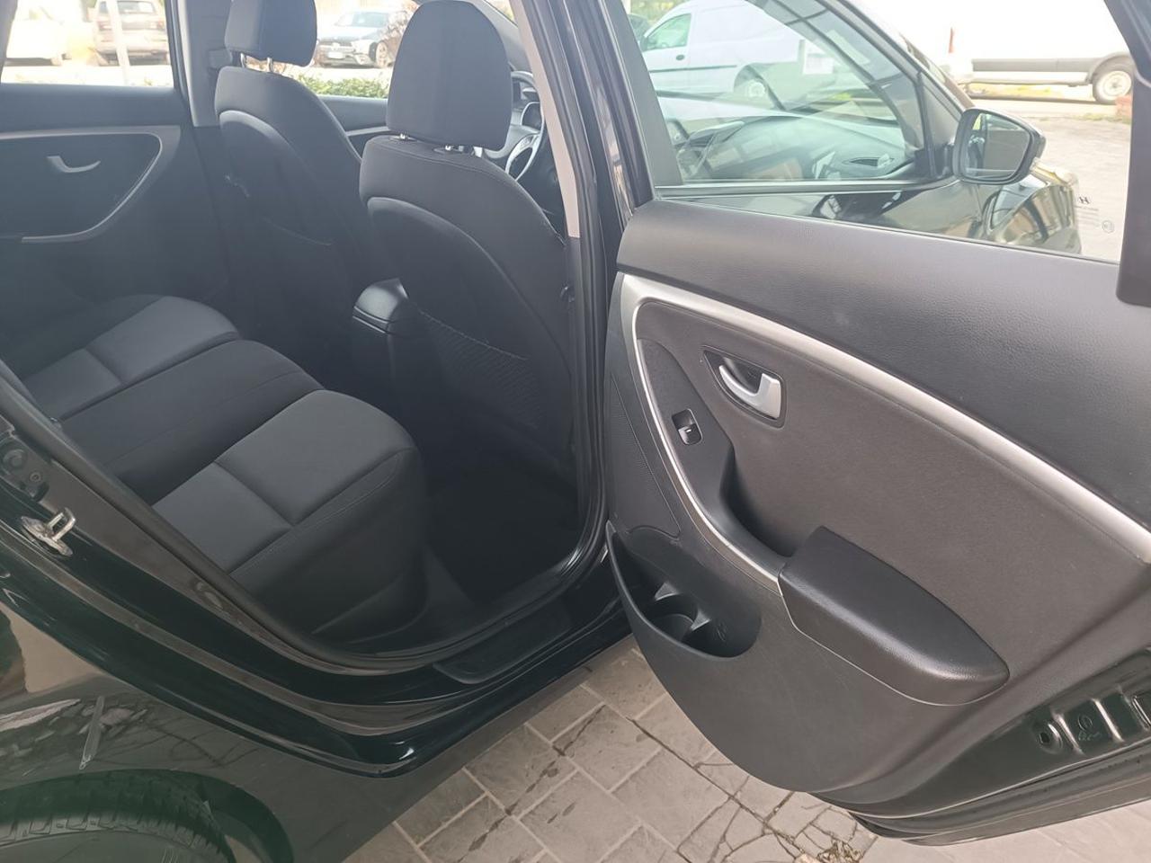 HYUNDAI i30 Wagon 1.6 CRDi Comfort - 24
