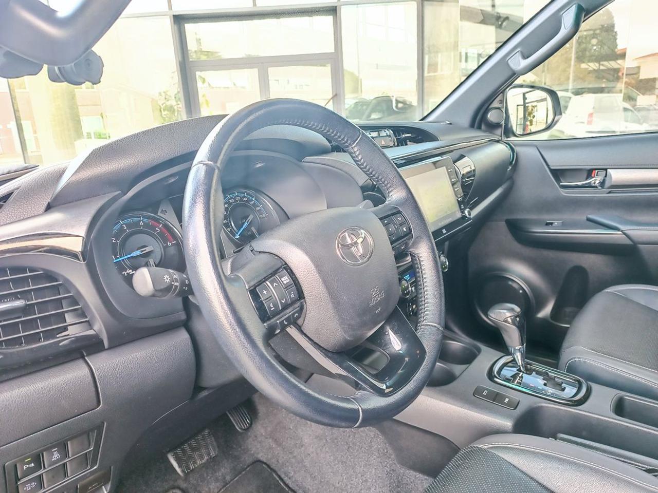 TOYOTA Hilux 2.8 D A/T 4WD 4 porte Double Cab Invincible - 5