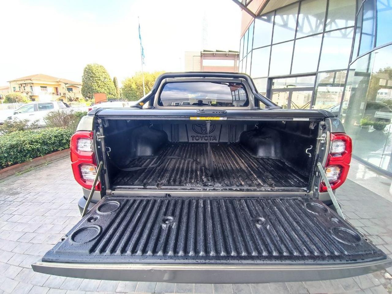 TOYOTA Hilux 2.8 D A/T 4WD 4 porte Double Cab Invincible - 10