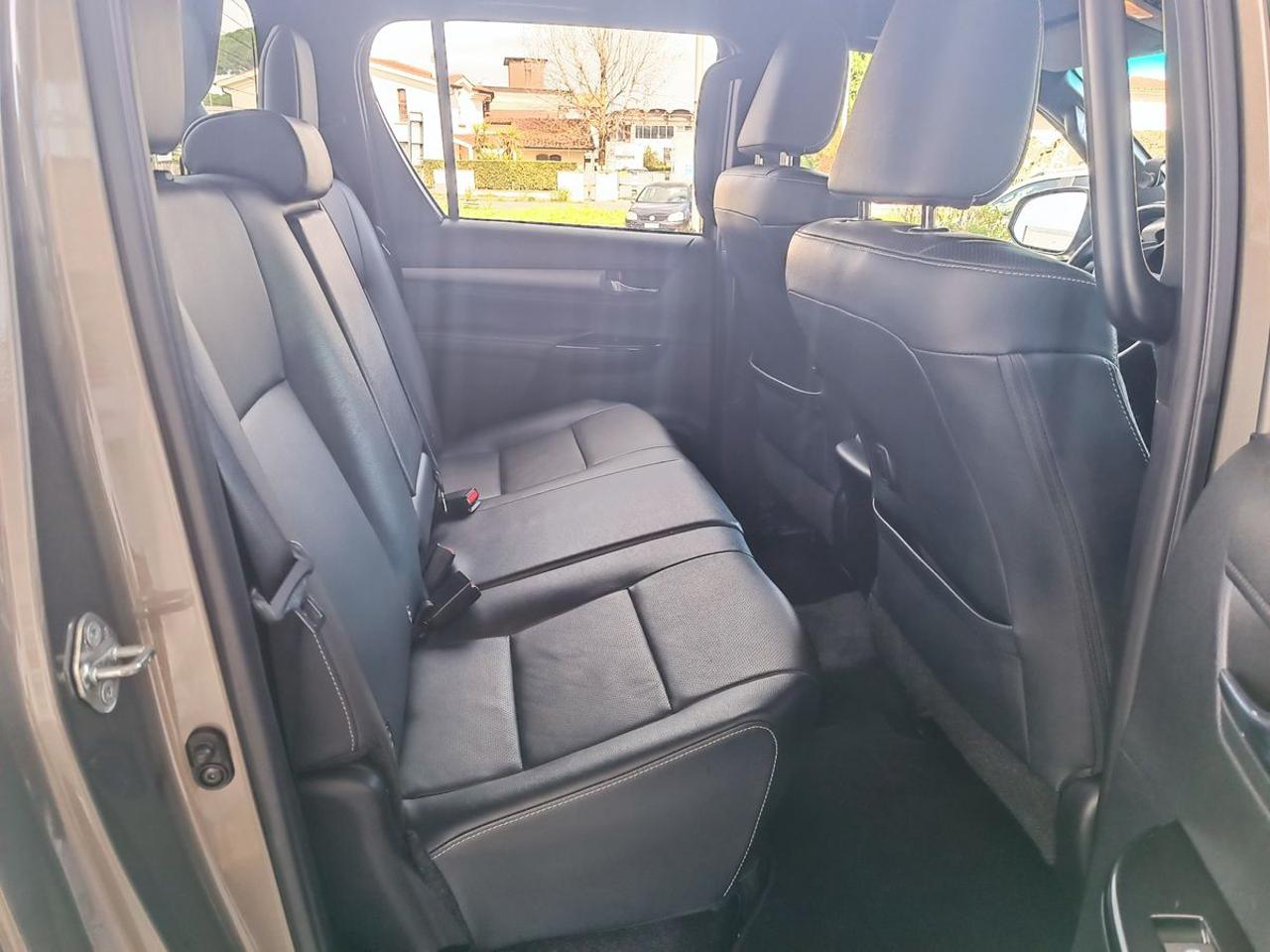 TOYOTA Hilux 2.8 D A/T 4WD 4 porte Double Cab Invincible - 11