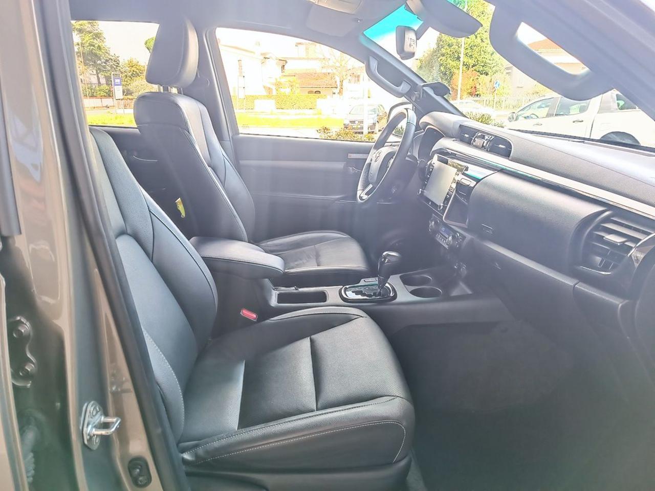 TOYOTA Hilux 2.8 D A/T 4WD 4 porte Double Cab Invincible - 13