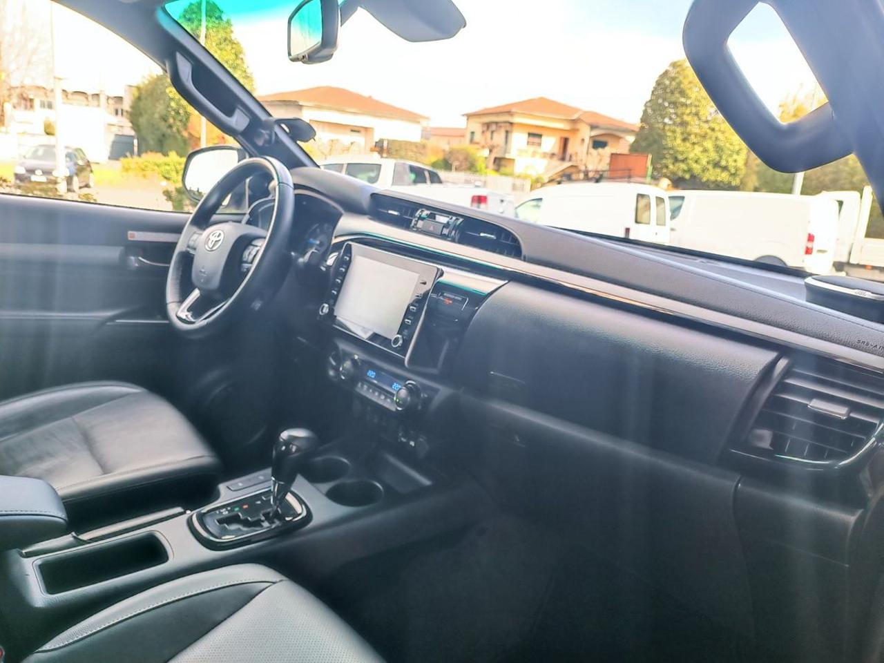 TOYOTA Hilux 2.8 D A/T 4WD 4 porte Double Cab Invincible - 14