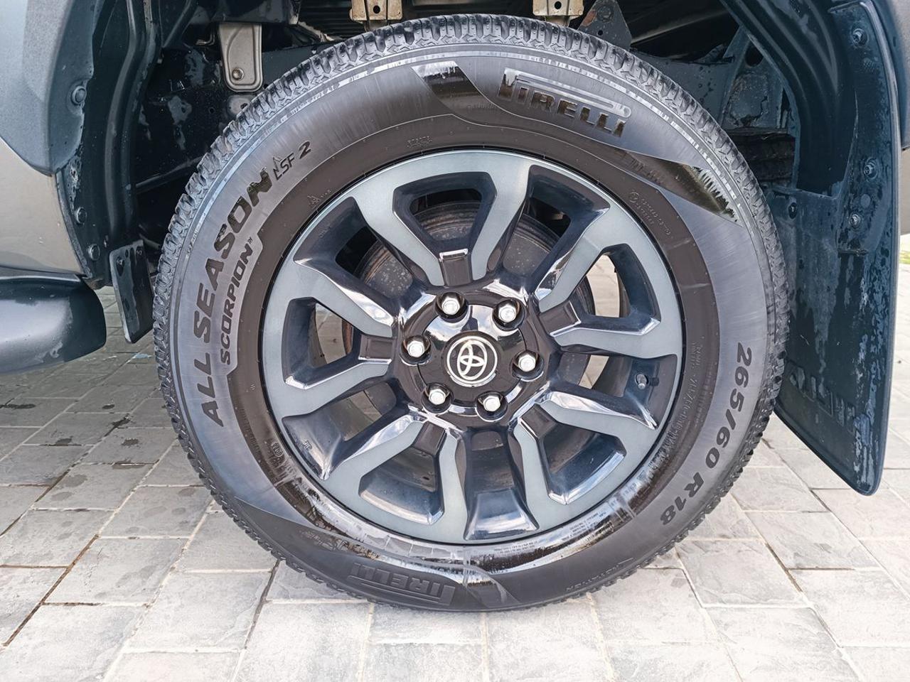 TOYOTA Hilux 2.8 D A/T 4WD 4 porte Double Cab Invincible - 23