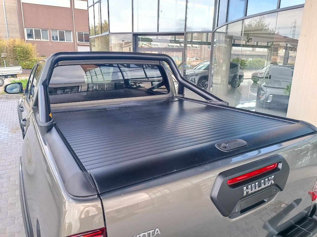 TOYOTA Hilux 2.8 D A/T 4WD 4 porte Double Cab Invincible - 25