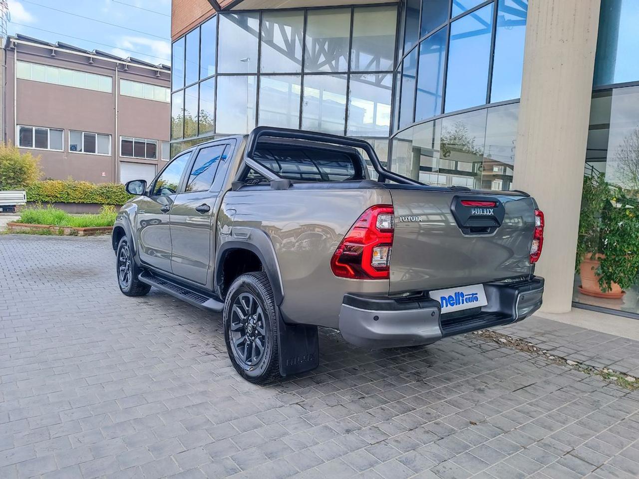 TOYOTA Hilux 2.8 D A/T 4WD 4 porte Double Cab Invincible - 26