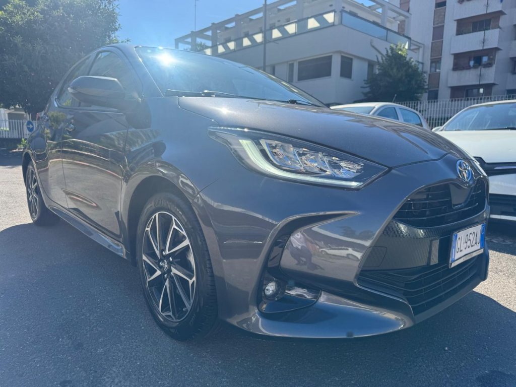 TOYOTA Yaris 1.5 Hybrid 5 porte Lounge - 2
