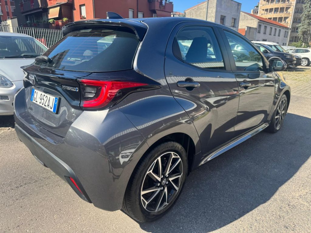 TOYOTA Yaris 1.5 Hybrid 5 porte Lounge - 3