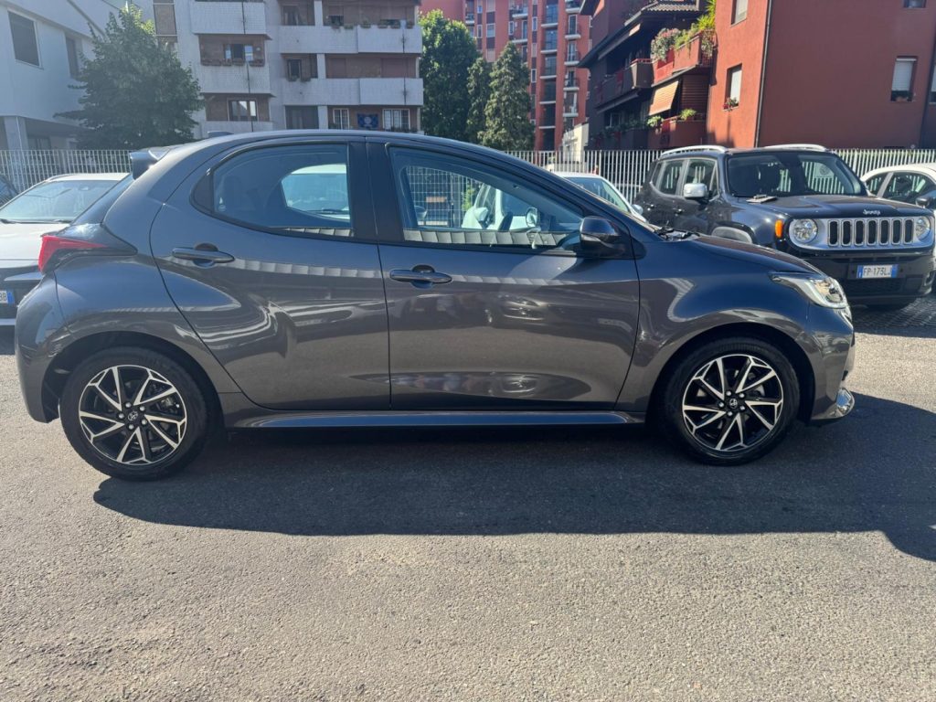 TOYOTA Yaris 1.5 Hybrid 5 porte Lounge - 6