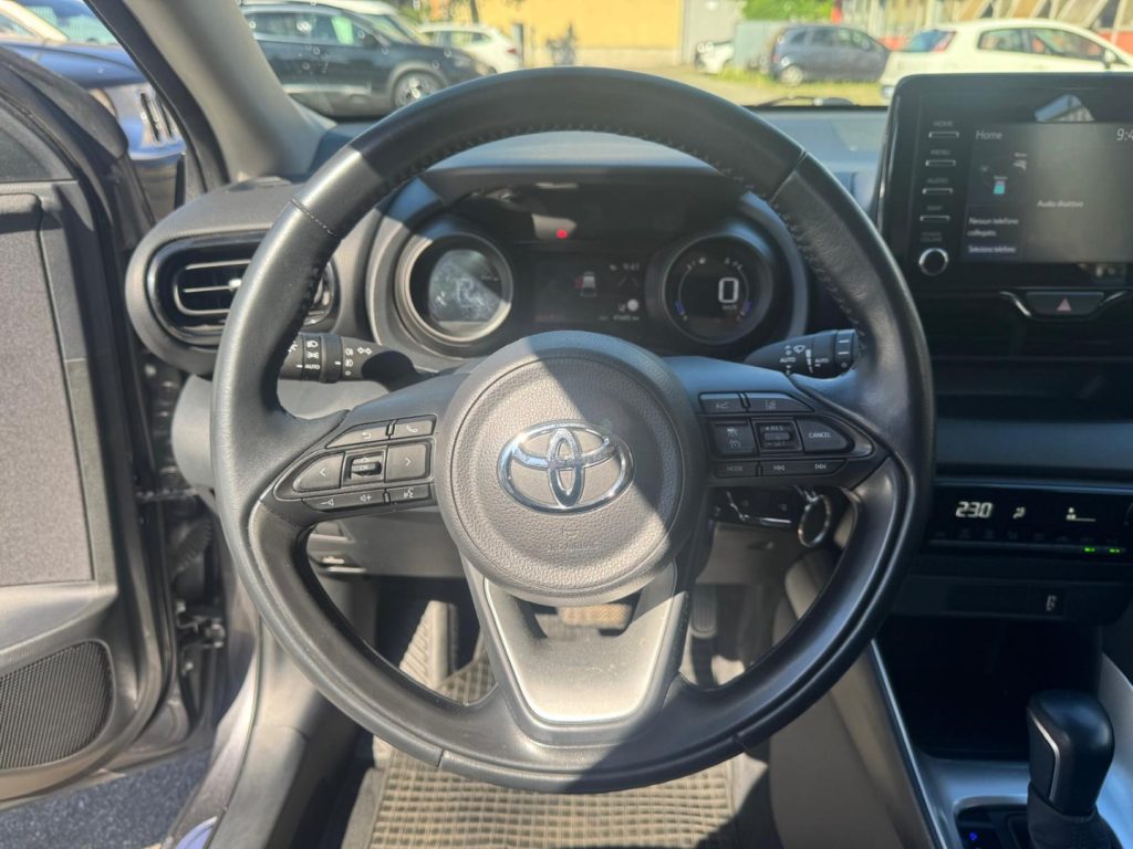 TOYOTA Yaris 1.5 Hybrid 5 porte Lounge - 8