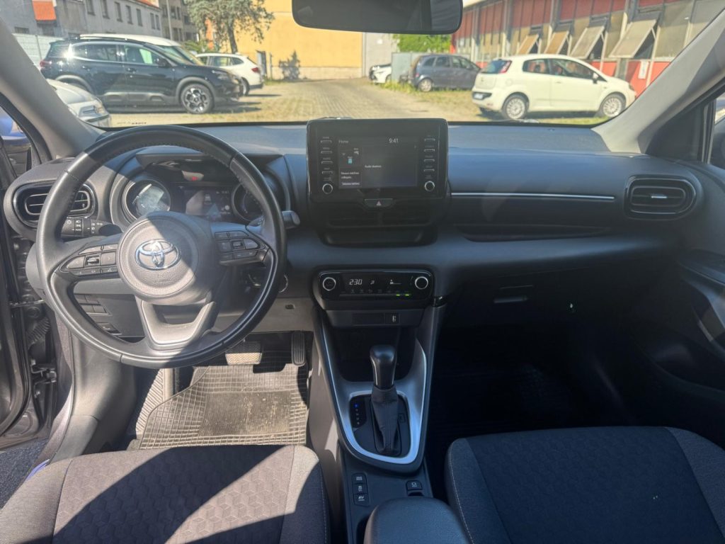 TOYOTA Yaris 1.5 Hybrid 5 porte Lounge - 9
