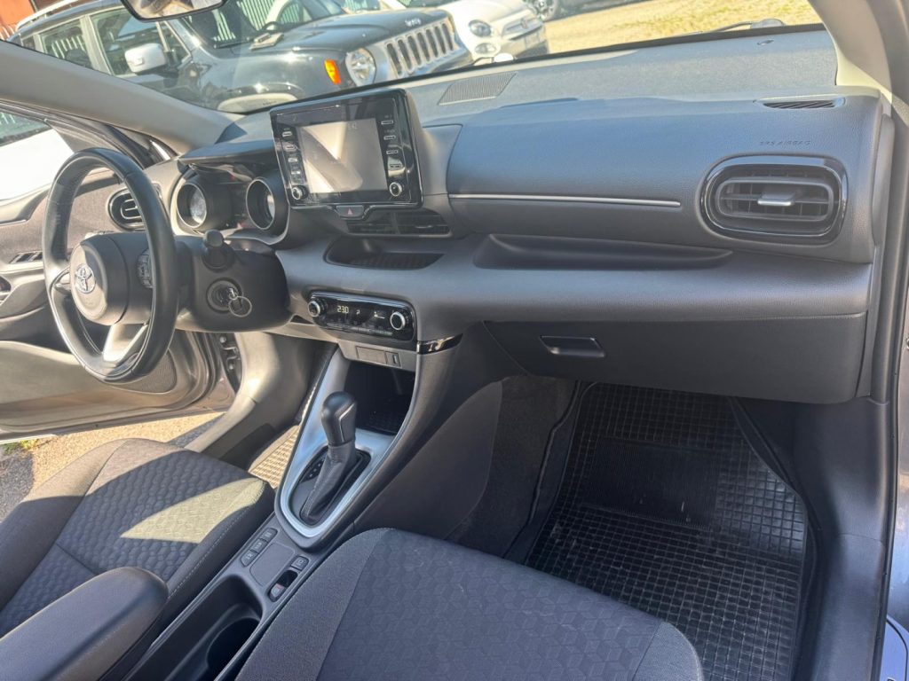 TOYOTA Yaris 1.5 Hybrid 5 porte Lounge - 12