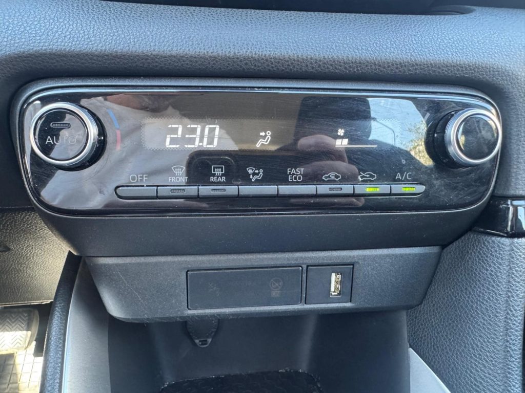 TOYOTA Yaris 1.5 Hybrid 5 porte Lounge - 22