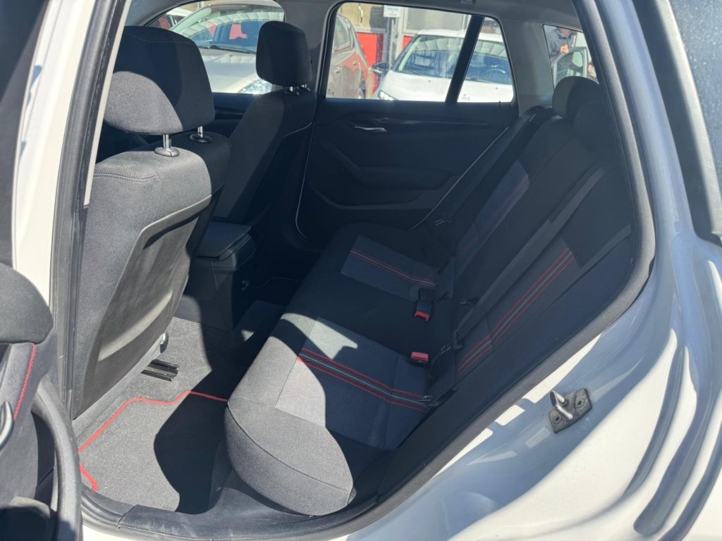 BMW X1 sDrive16d Sport Line - 13