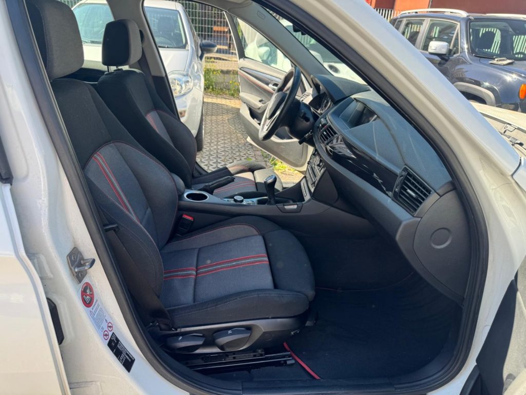 BMW X1 sDrive16d Sport Line - 14