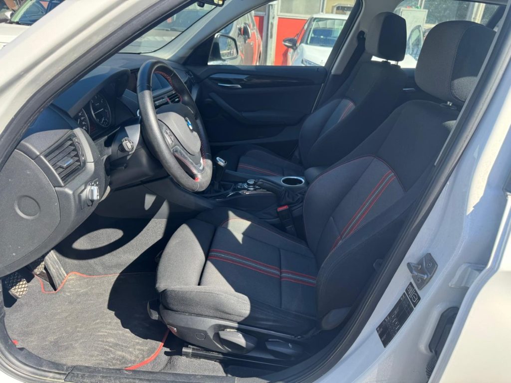 BMW X1 sDrive16d Sport Line - 18