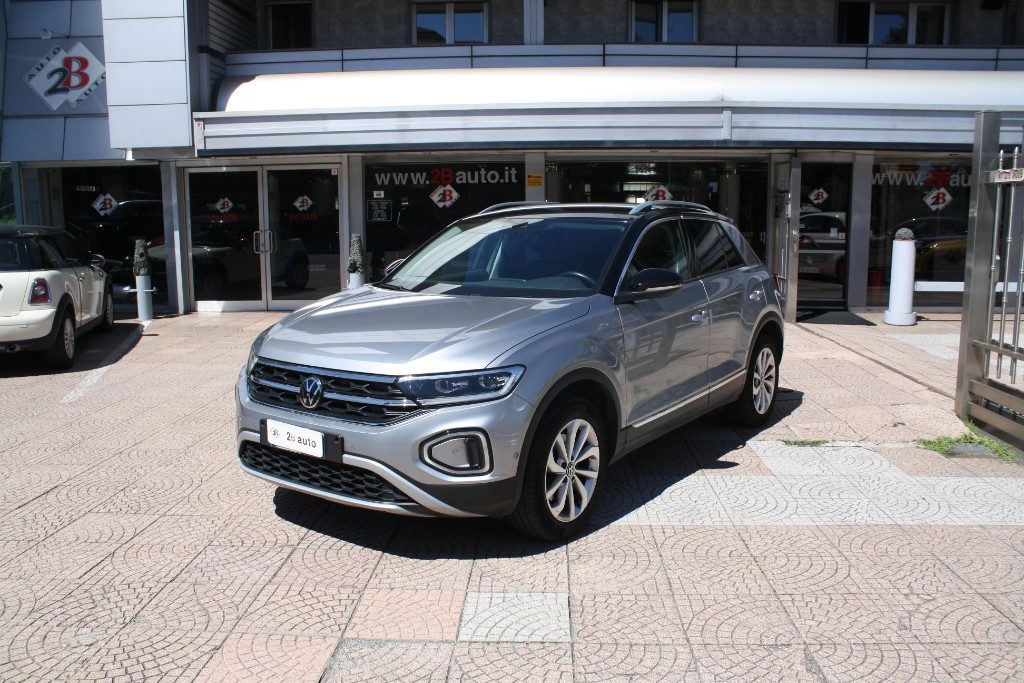 2B Auto ||| VOLKSWAGEN T-Roc 2.0 TDI SCR 150 CV DSG Style in vendita a Nova Milanese
