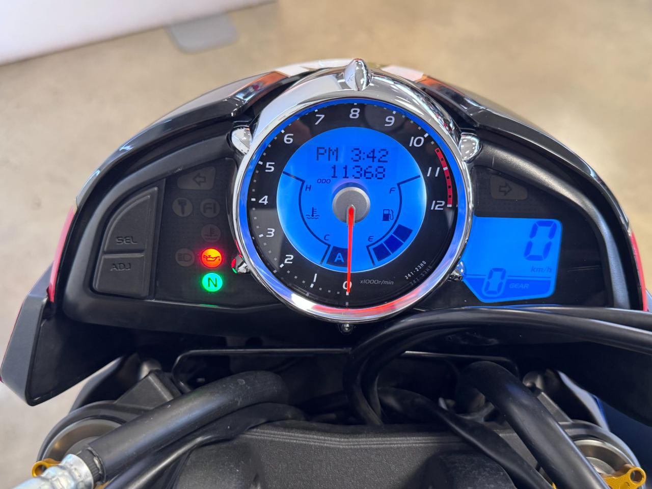 SUZUKI B-King GSX 1300 MY 2009 - 15