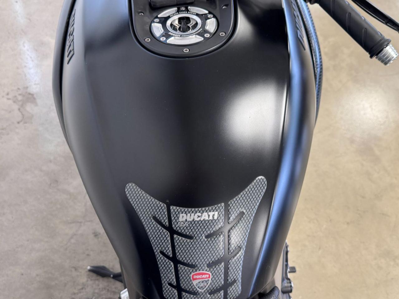 DUCATI Diavel 1200 CARBON - 10