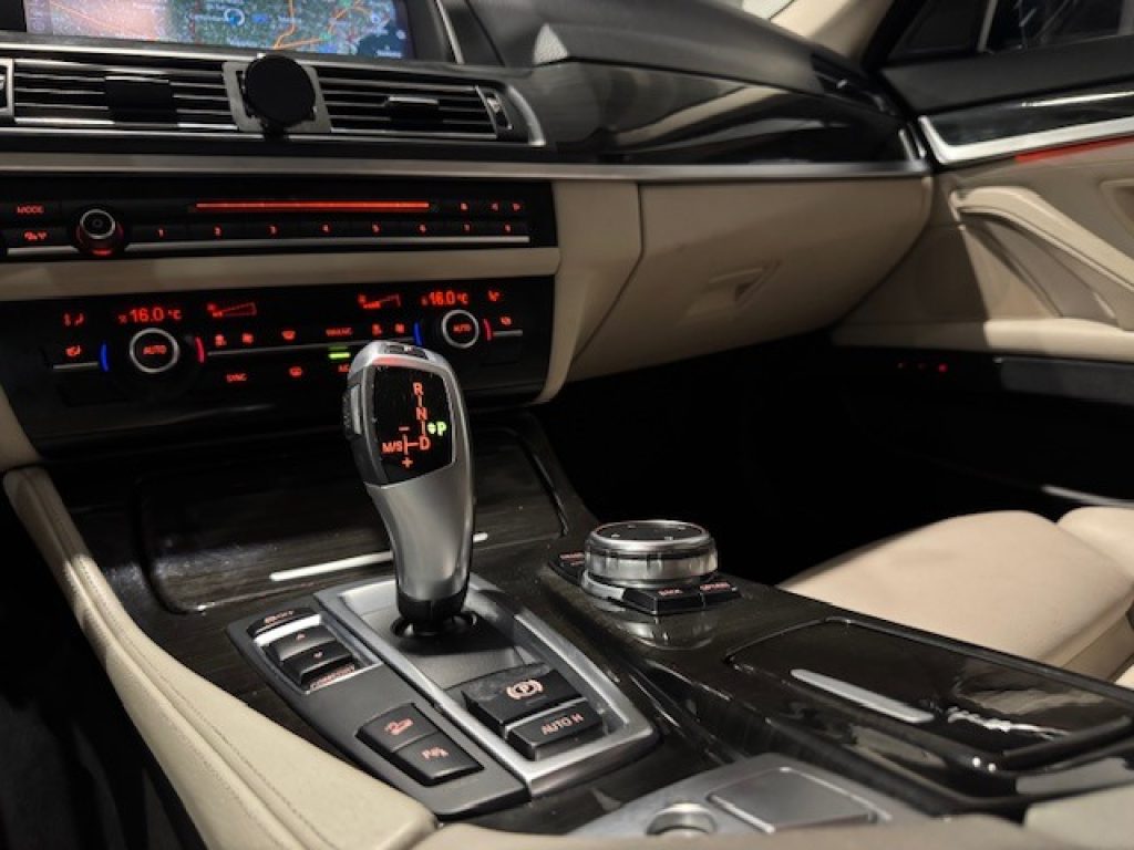 Clicca per ingrandire 520 - d xDrive Luxury Line/TETTO PANORAMICO