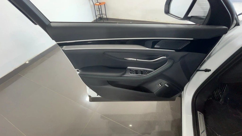 BYD Seal U DMi 1.5 218 CV PHEV Boost - 18