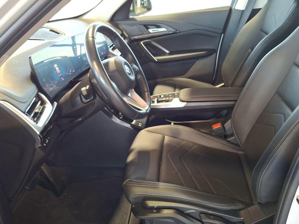 BMW iX1 xDrive 30 xLine - 9