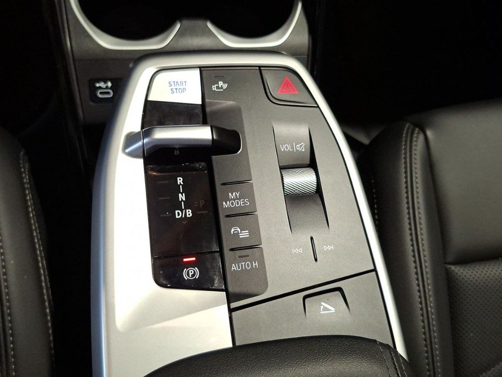 BMW iX1 xDrive 30 xLine - 12